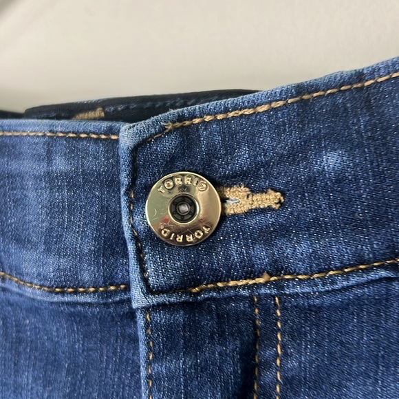 Torrid Plus Size Skinny Distressed Jeans Size 20T - Picture 4 of 8